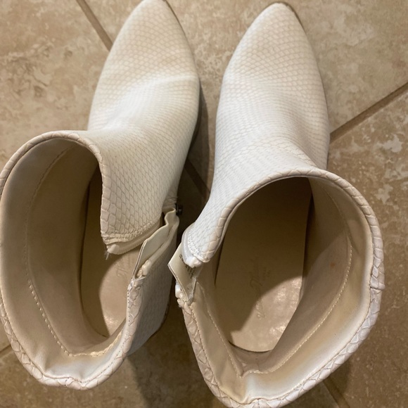 Women’s boots. Worn twice. - Picture 2 of 3